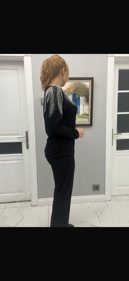 Omuz taşlı şık bluz