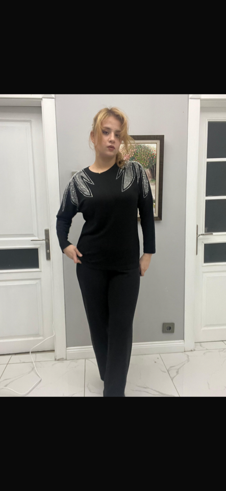 Omuz taşlı şık bluz